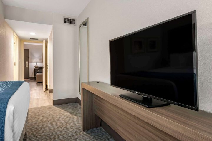 Room 33 of 41
