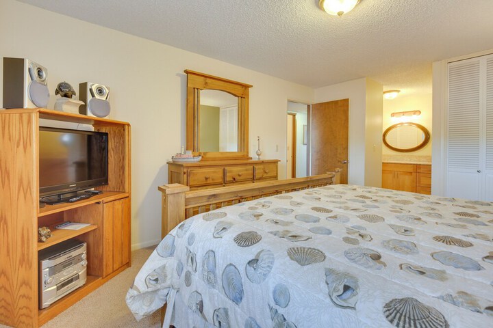Lincoln City Oceanfront Condo Near Lincoln Beach!