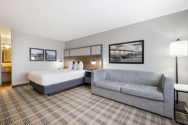 AmericInn by Wyndham Valley City - Conference Center