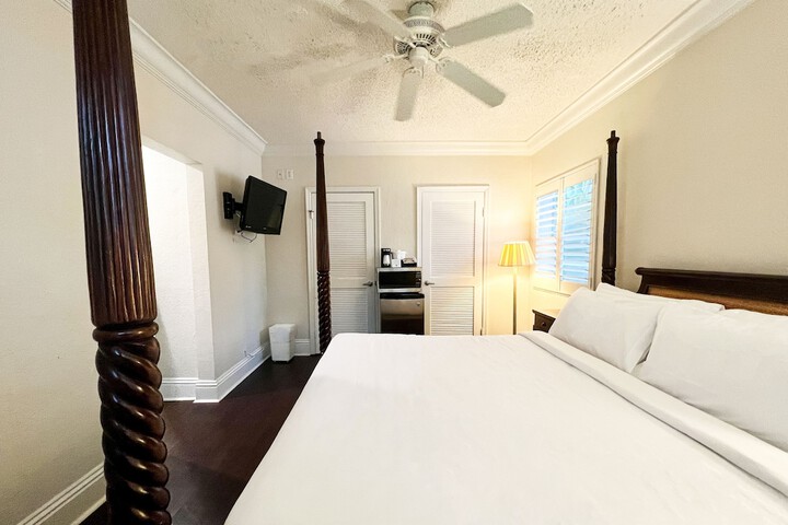Room 27 of 37