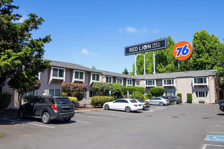Hotel 10 of 54