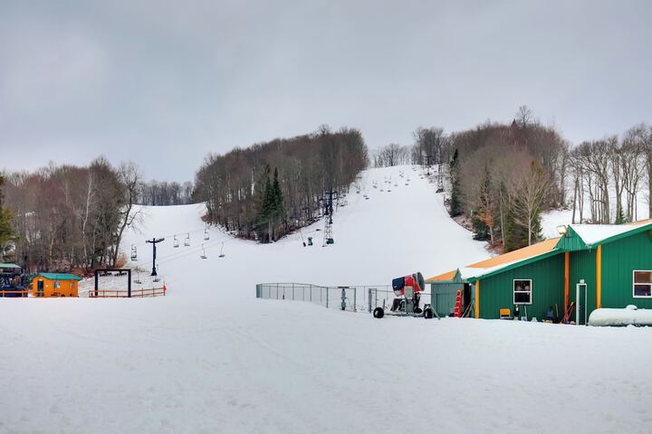 Iron River Condo w / Gas Grill Near Skiing + Hiking