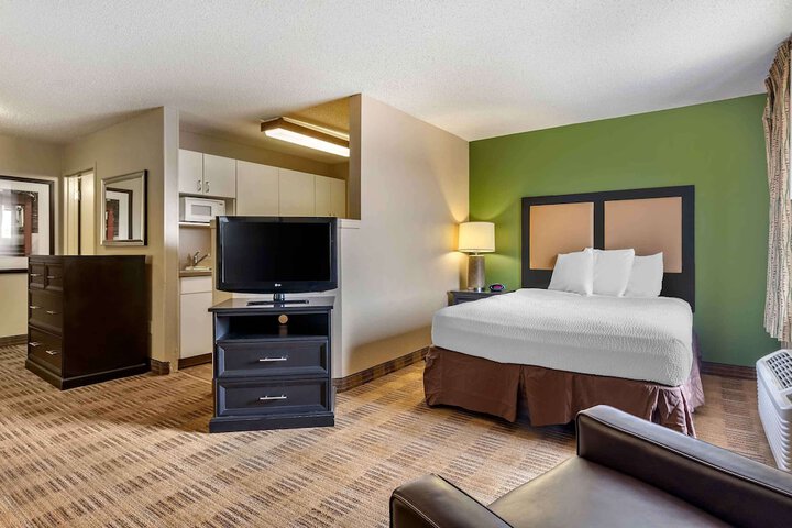 Room 32 of 34