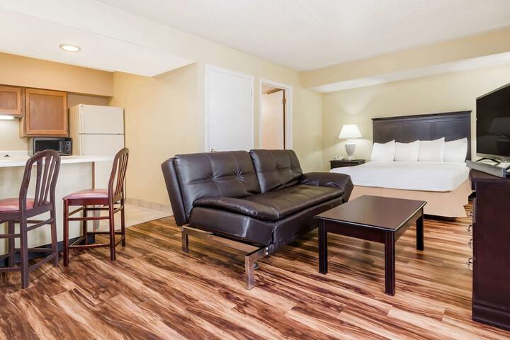 Hawthorn Extended Stay by Wyndham Columbus North