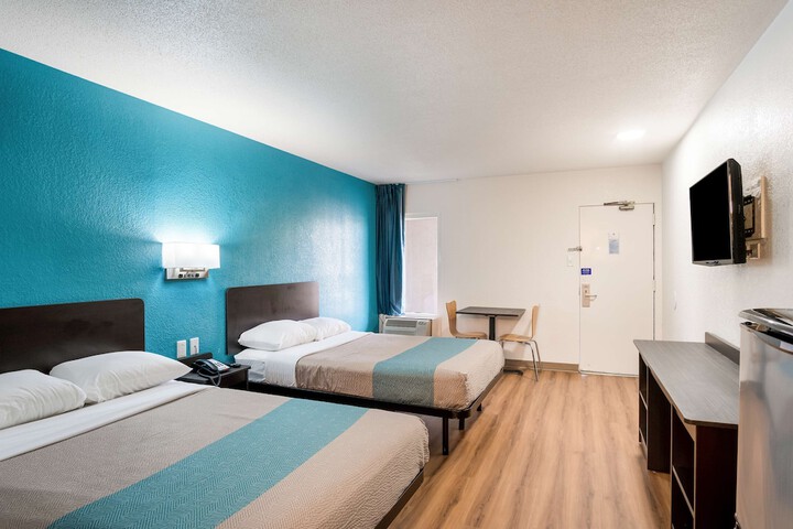 Room 27 of 38