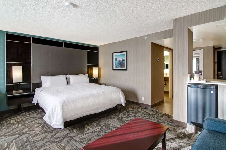 Room 27 of 46