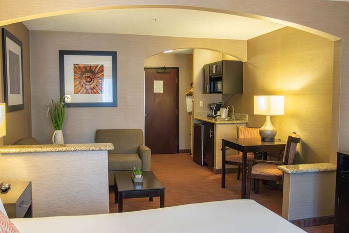 Country Inn & Suites by Radisson Garden City, KS
