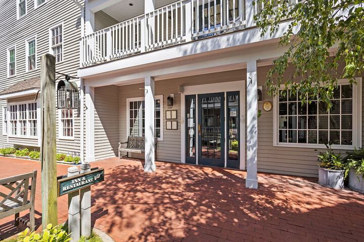 Artists Colony Inn