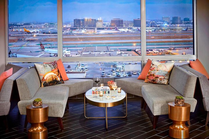 Lounge 78 of 96