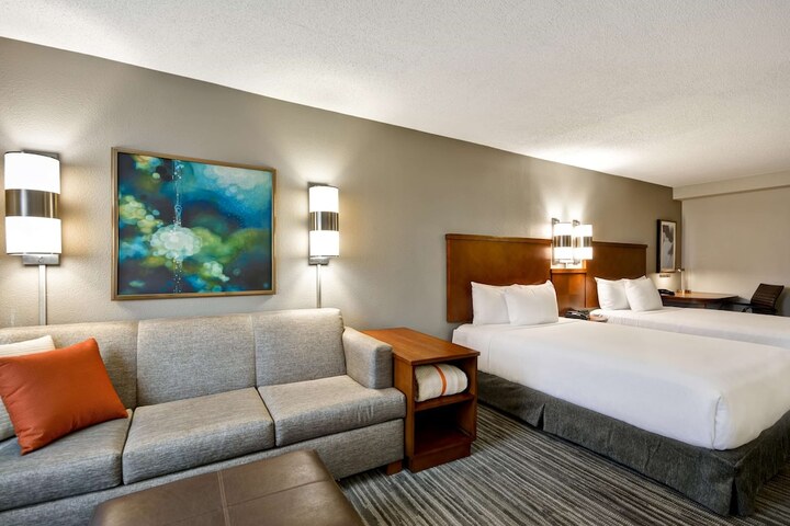 Room 21 of 34