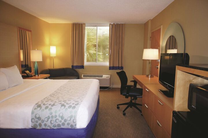 Room 13 of 38