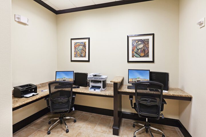 Holiday Inn Express Hotel & Suites Brownfield by IHG