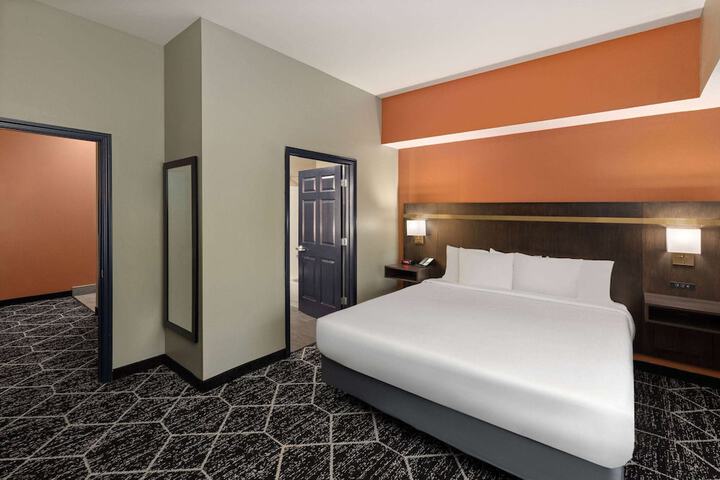 Room 9 of 42