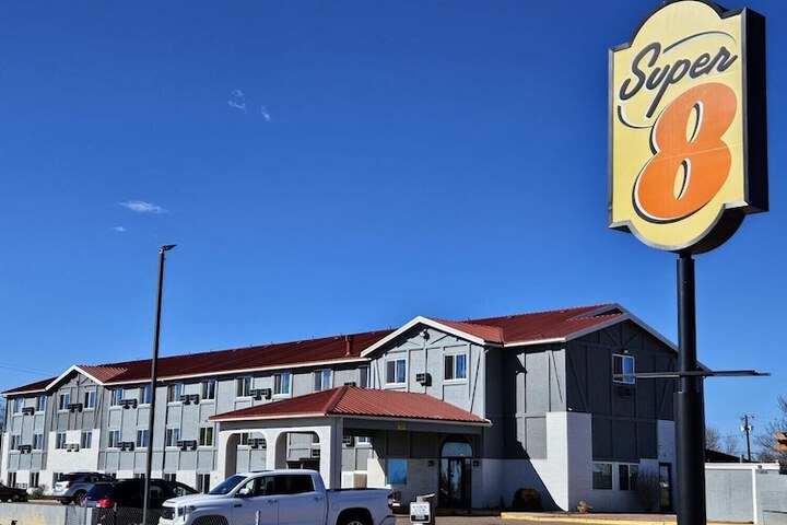 Super 8 by Wyndham Holbrook