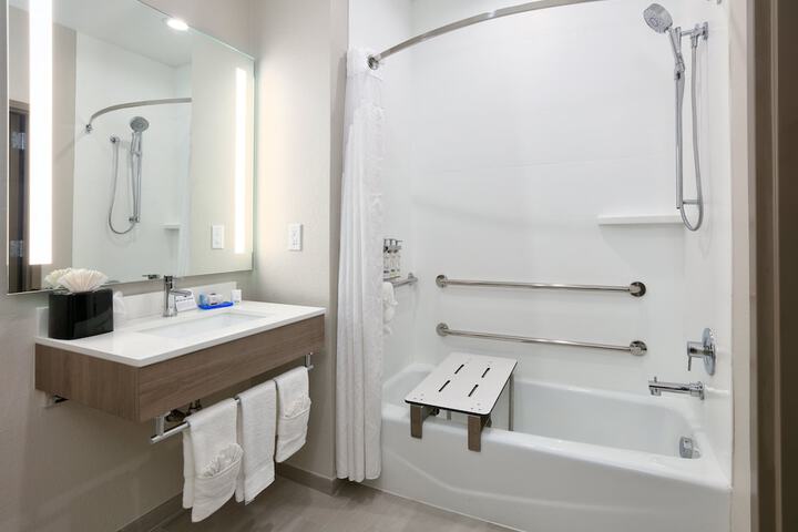 Holiday Inn Express & Suites North Dallas at Preston by IHG