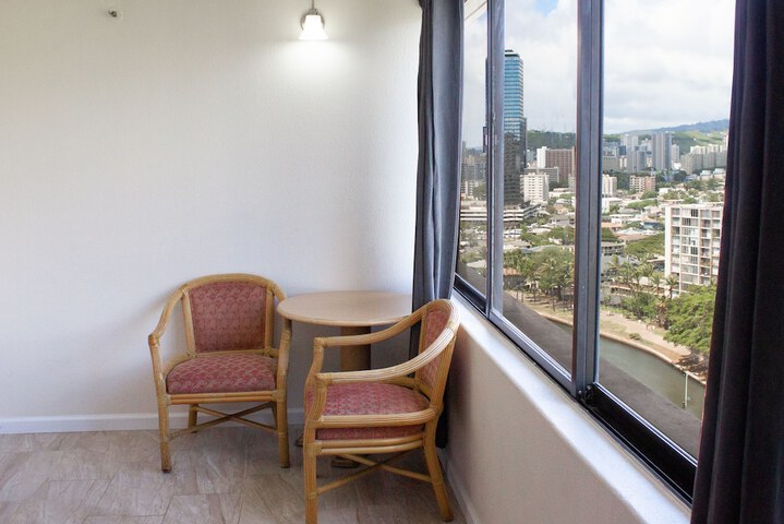 Room 10 of 21