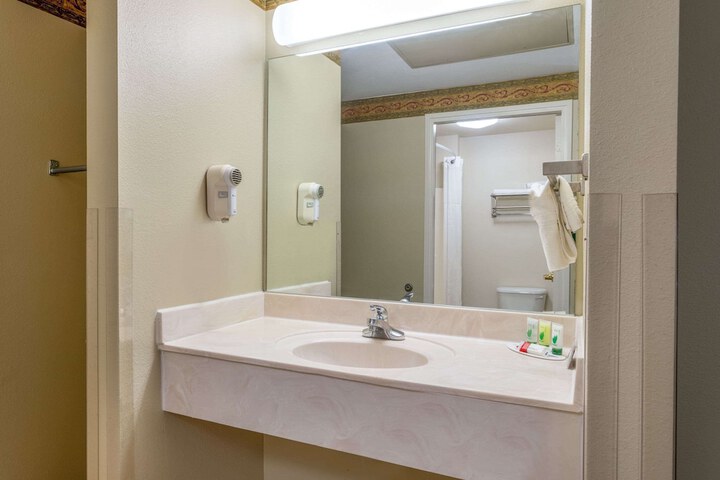 Room 14 of 32