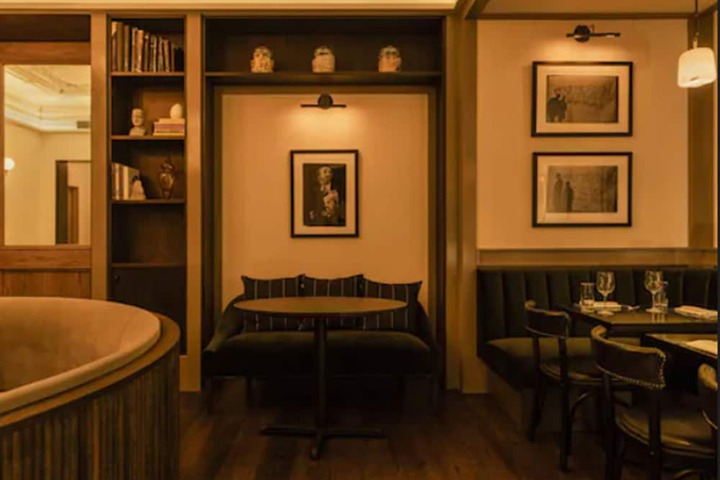 Lounge 47 of 54