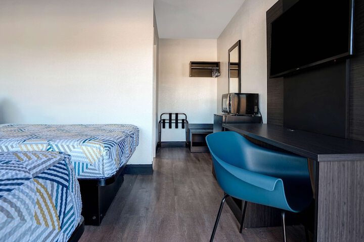 Room 32 of 39