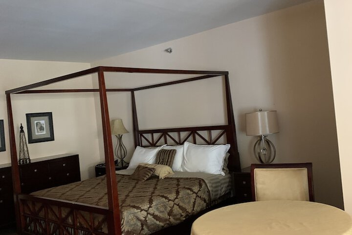 Room 13 of 30