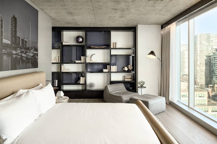 Room 41 of 102