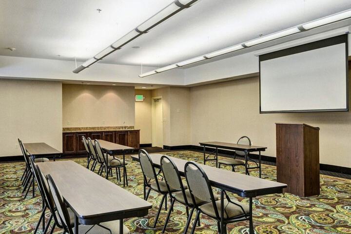 Comfort Suites near Hot Springs Park