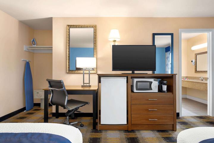 Room 21 of 37