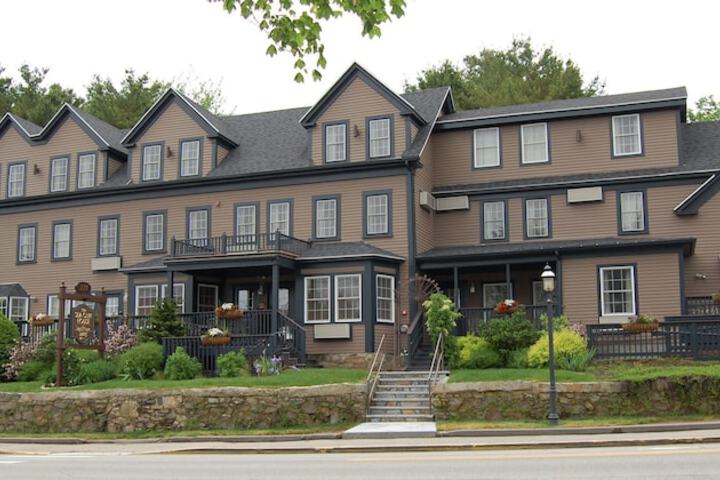 Hotel 4 of 51
