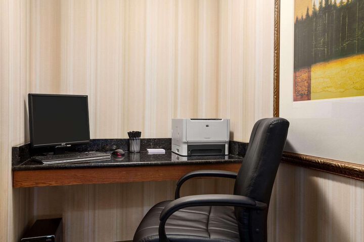 Business Center 21 of 23