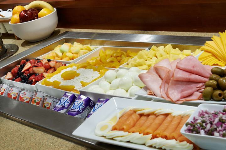 DoubleTree by Hilton Detroit - Dearborn