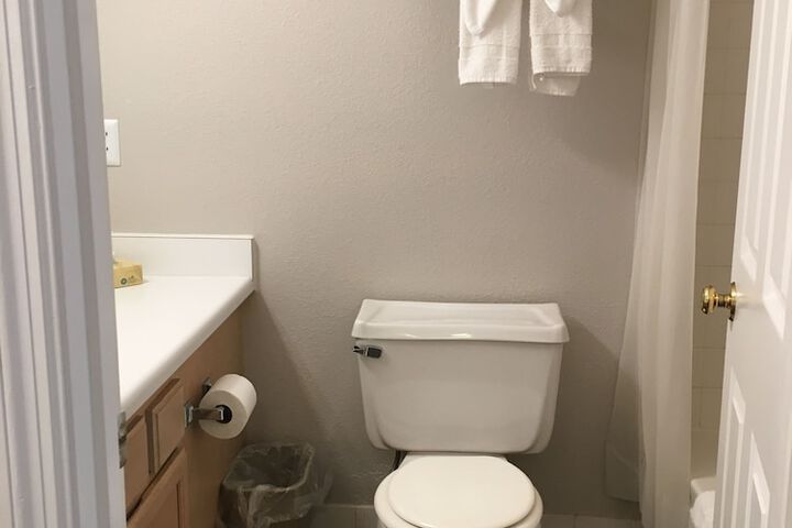 Ambassador Inn & Suites
