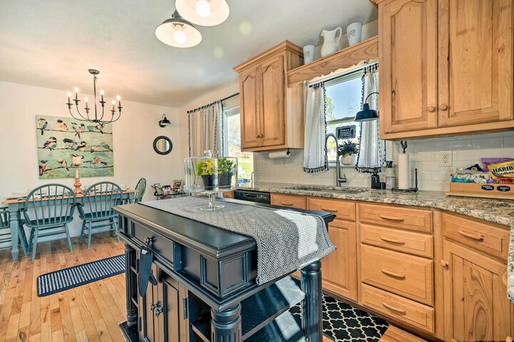Berkeley Springs Vacation Home w / Fire Pit!