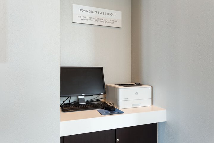 Business Center 70 of 74