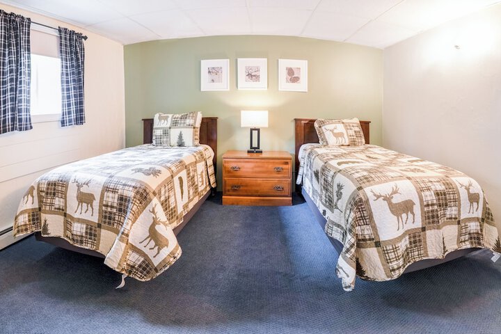 Room 32 of 35