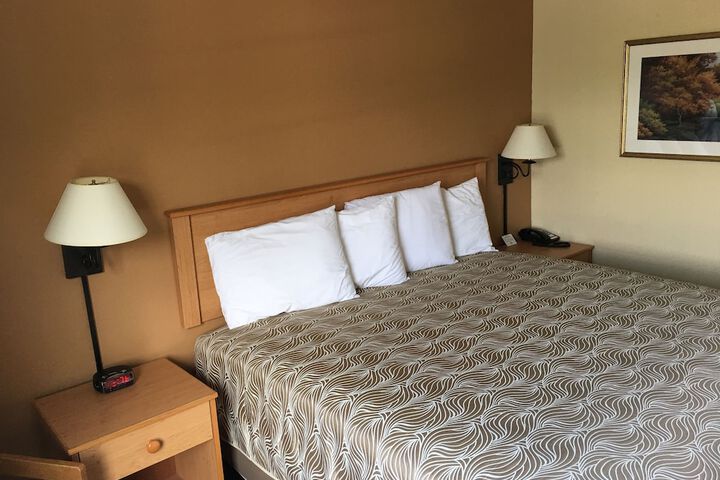 Room 8 of 35
