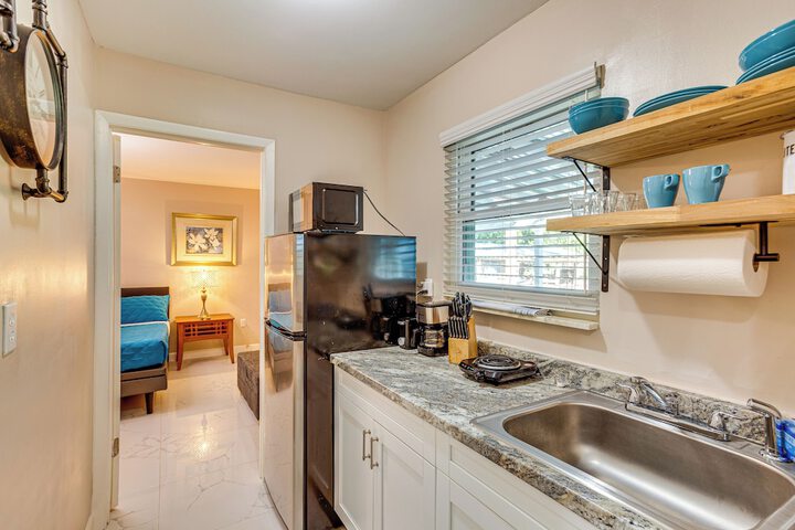 Peaceful Loxahatchee Apartment w / Covered Porch