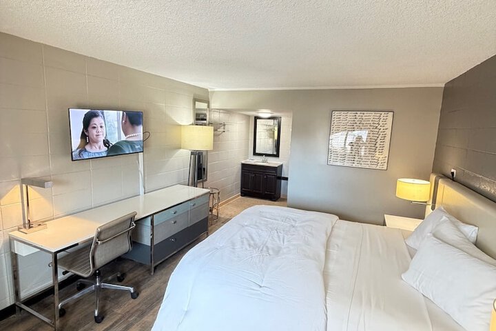 Deluxe Inn