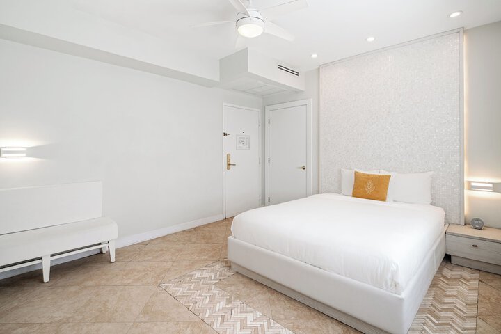 Room 13 of 94
