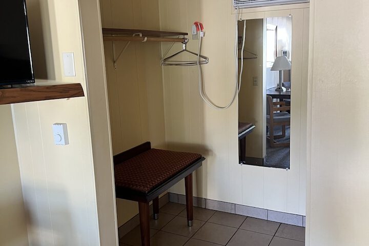 Room 292 of 443