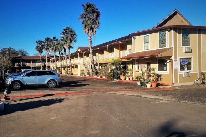 Hotel 5 of 35