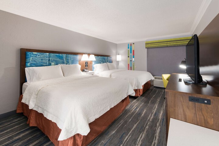 Hampton Inn & Suites Chicago / Hoffman Estates