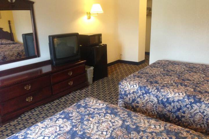 Room 8 of 33