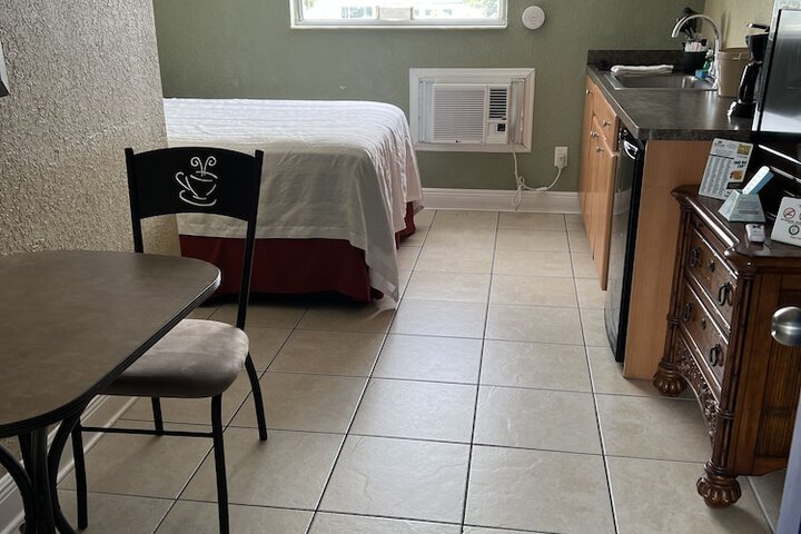 Room 35 of 70