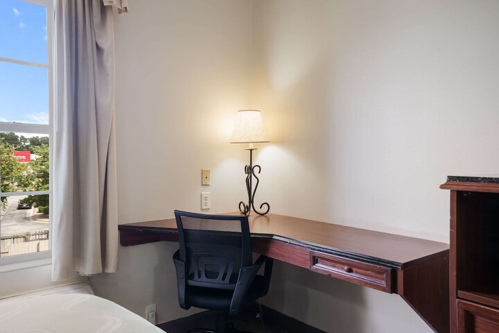 Room 35 of 44