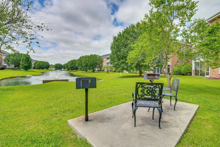 Myrtle Beach Condo w / Large Balcony & Pool Access