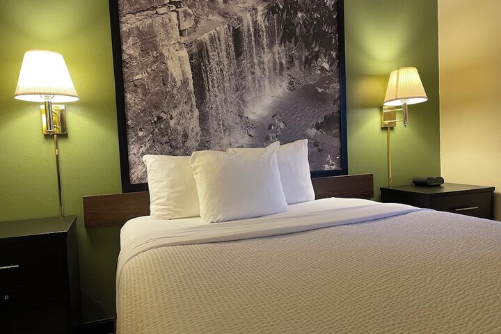 Super 8 by Wyndham Colby