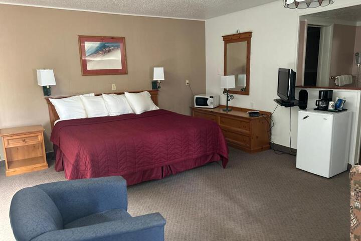 Redwood Arms Motel
