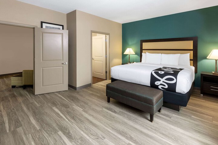 Room 8 of 32