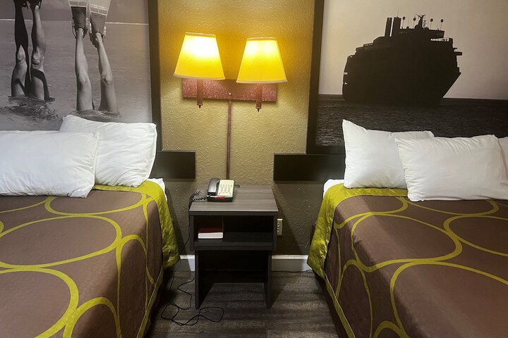 Room 12 of 35