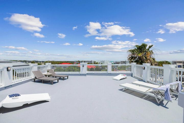 1 Block to Beach Newly Renovated 6bdr w / Rooftop Views Sand Dune by Avantstay